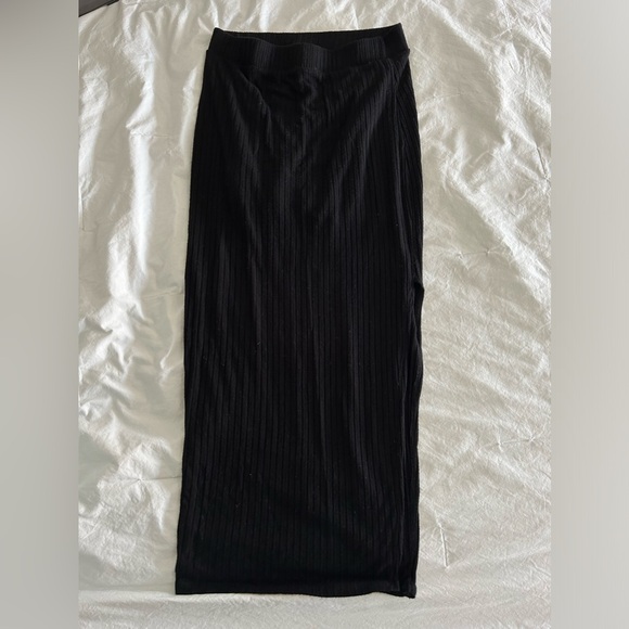 Long Maxi Black Skirt With Slit - Picture 2 of 3